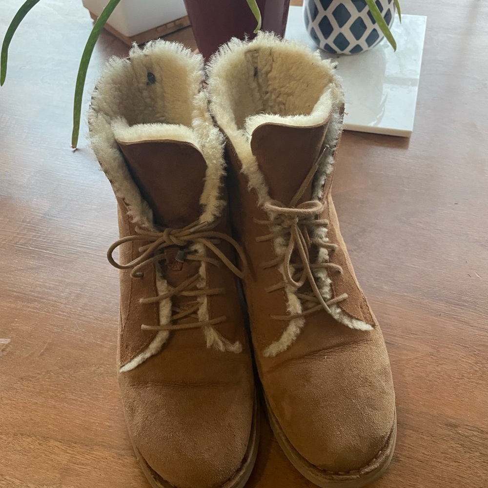Cozy Ugg Shearling-Lined Brown Boots